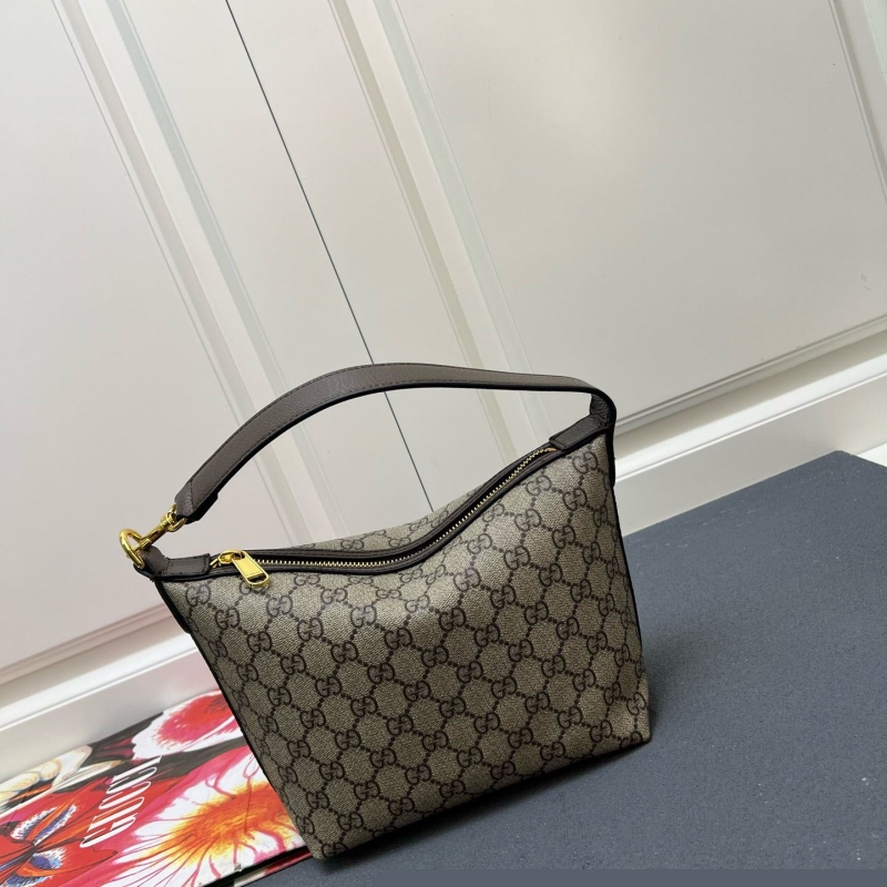 G*u*i shopping bags